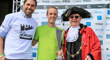 Grant Holt with Michael Kallenberg and the mayor