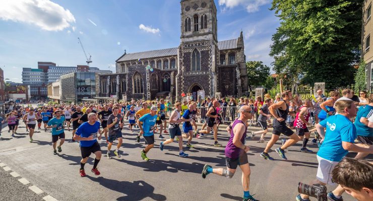 Runners on Theatre Street Run Norwich 2018